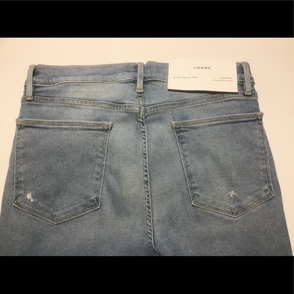 Frame Le High Skinny Crop.  Light/medium denim. NWT. Size 31.